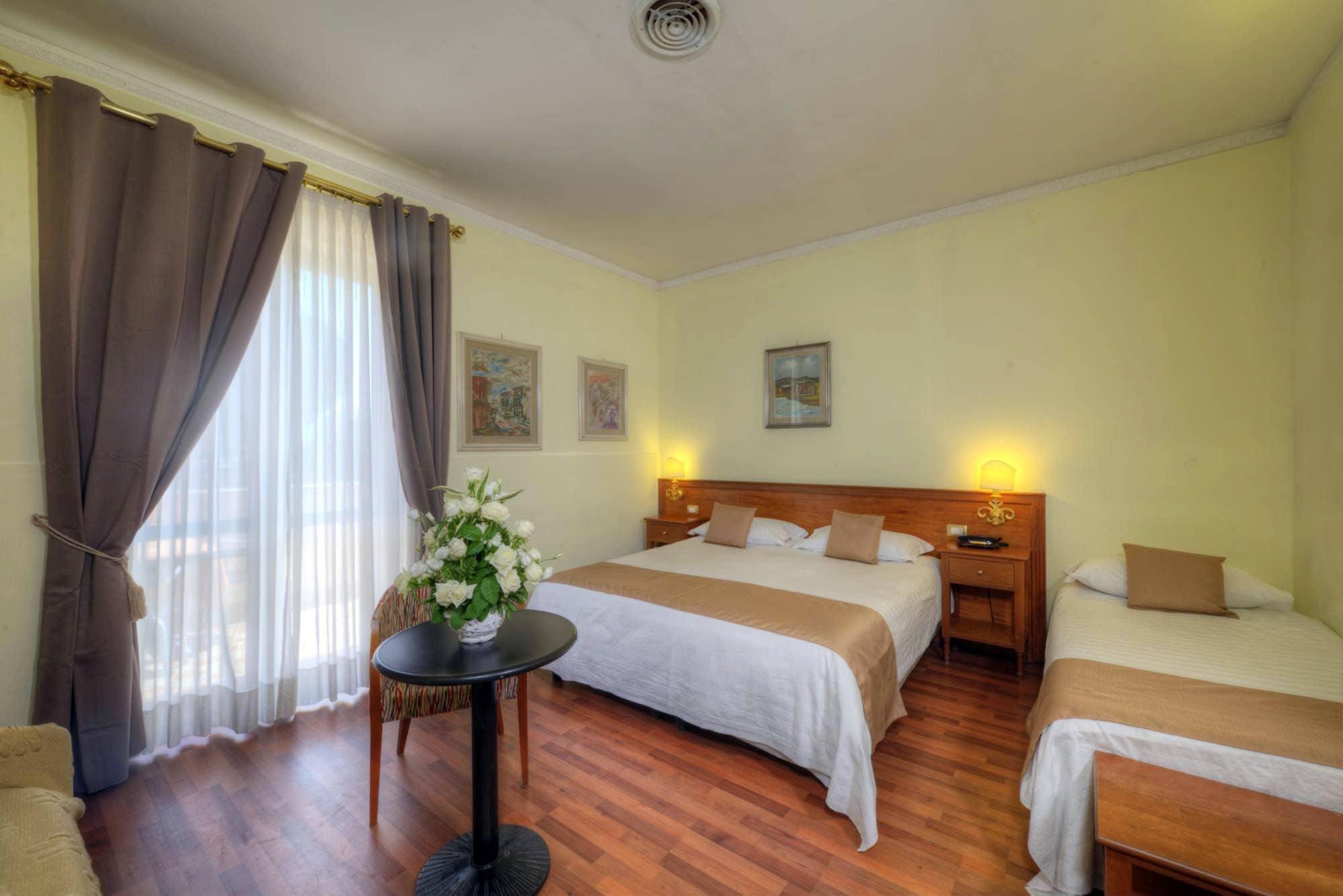 Hotel Vittoria Pompei Bagian luar foto