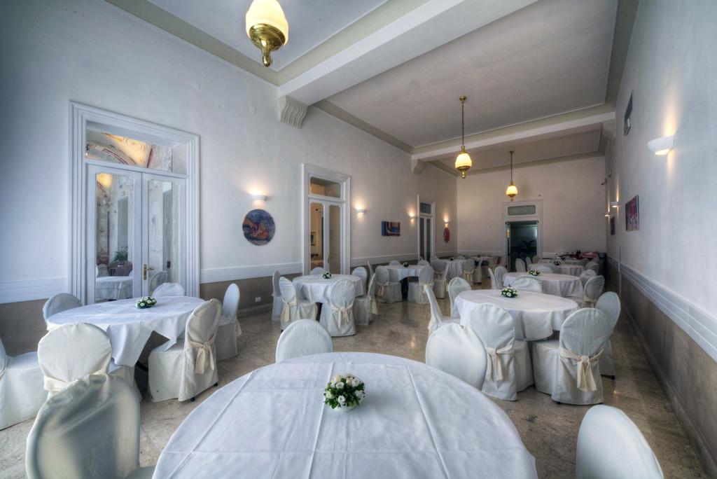 Hotel Vittoria Pompei Bagian luar foto