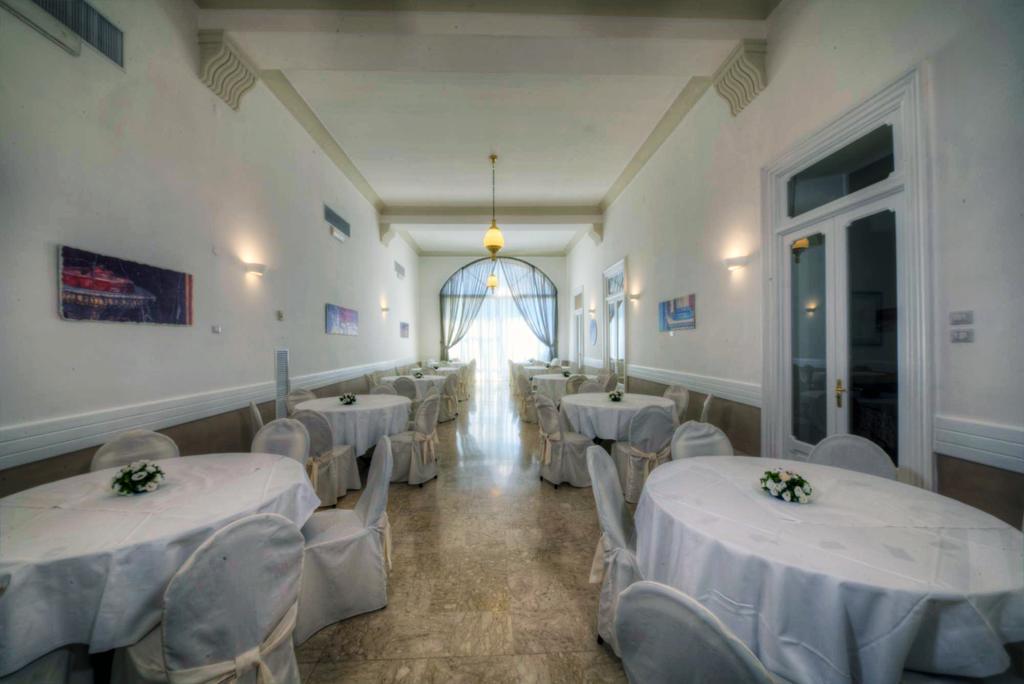 Hotel Vittoria Pompei Bagian luar foto
