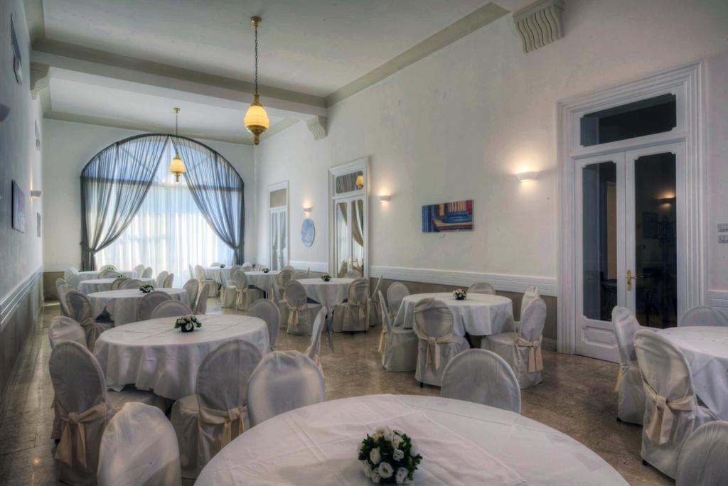 Hotel Vittoria Pompei Bagian luar foto