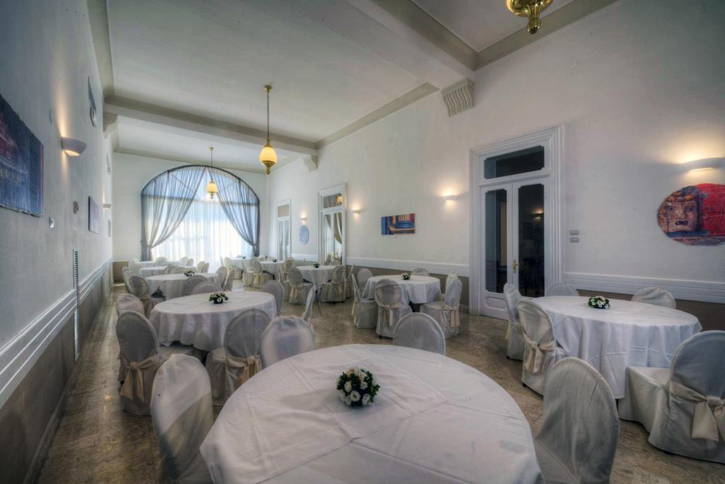 Hotel Vittoria Pompei Bagian luar foto