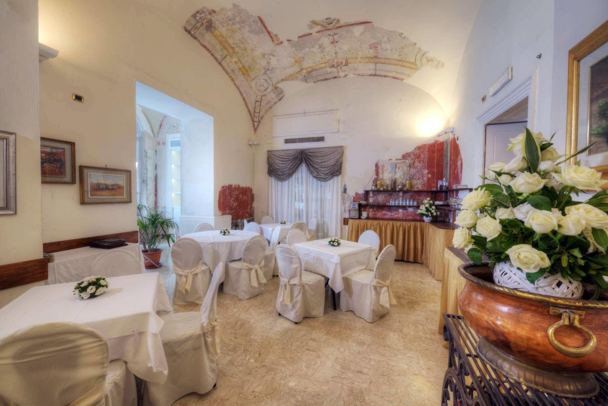 Hotel Vittoria Pompei Bagian luar foto
