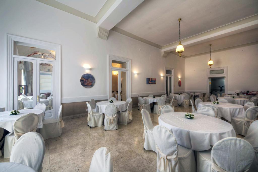 Hotel Vittoria Pompei Bagian luar foto