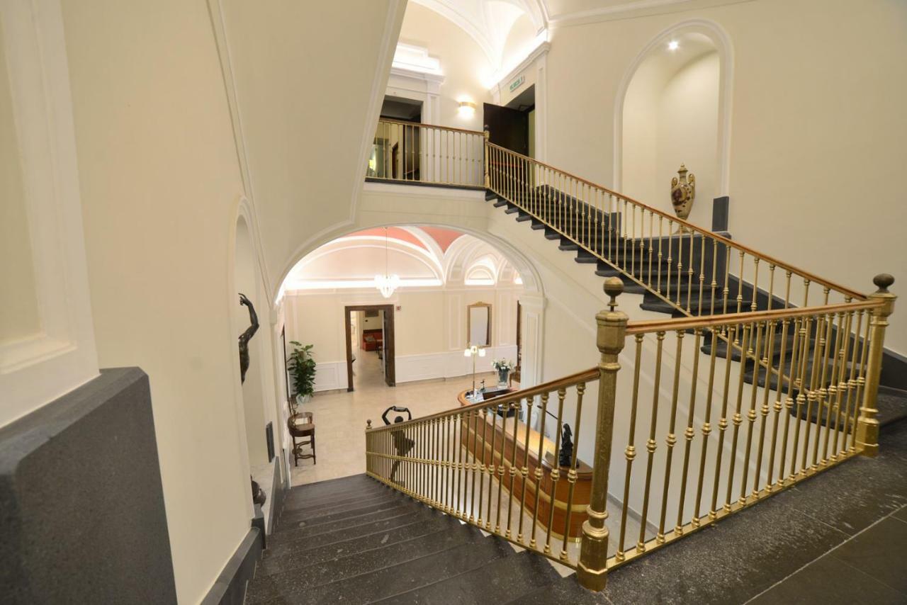 Hotel Vittoria Pompei Bagian luar foto