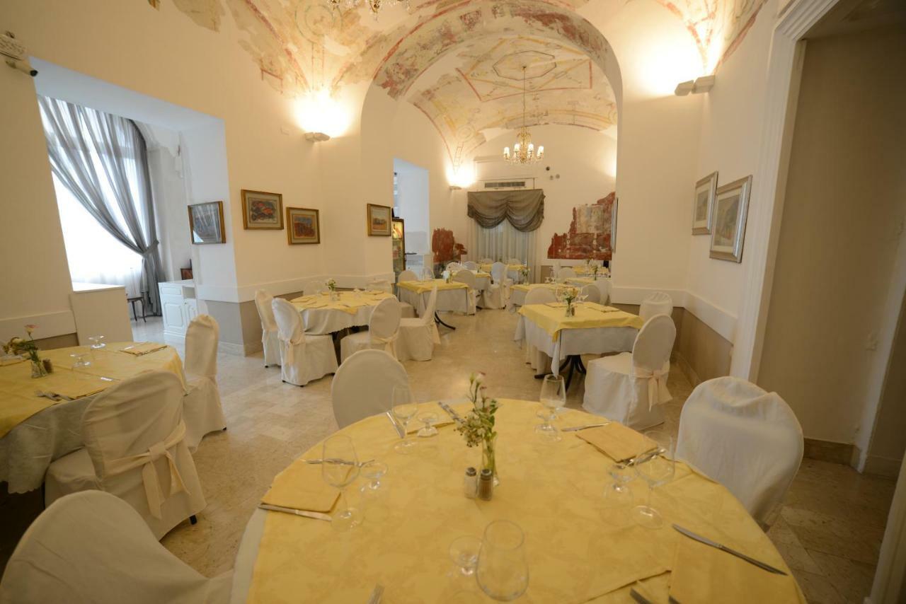 Hotel Vittoria Pompei Bagian luar foto